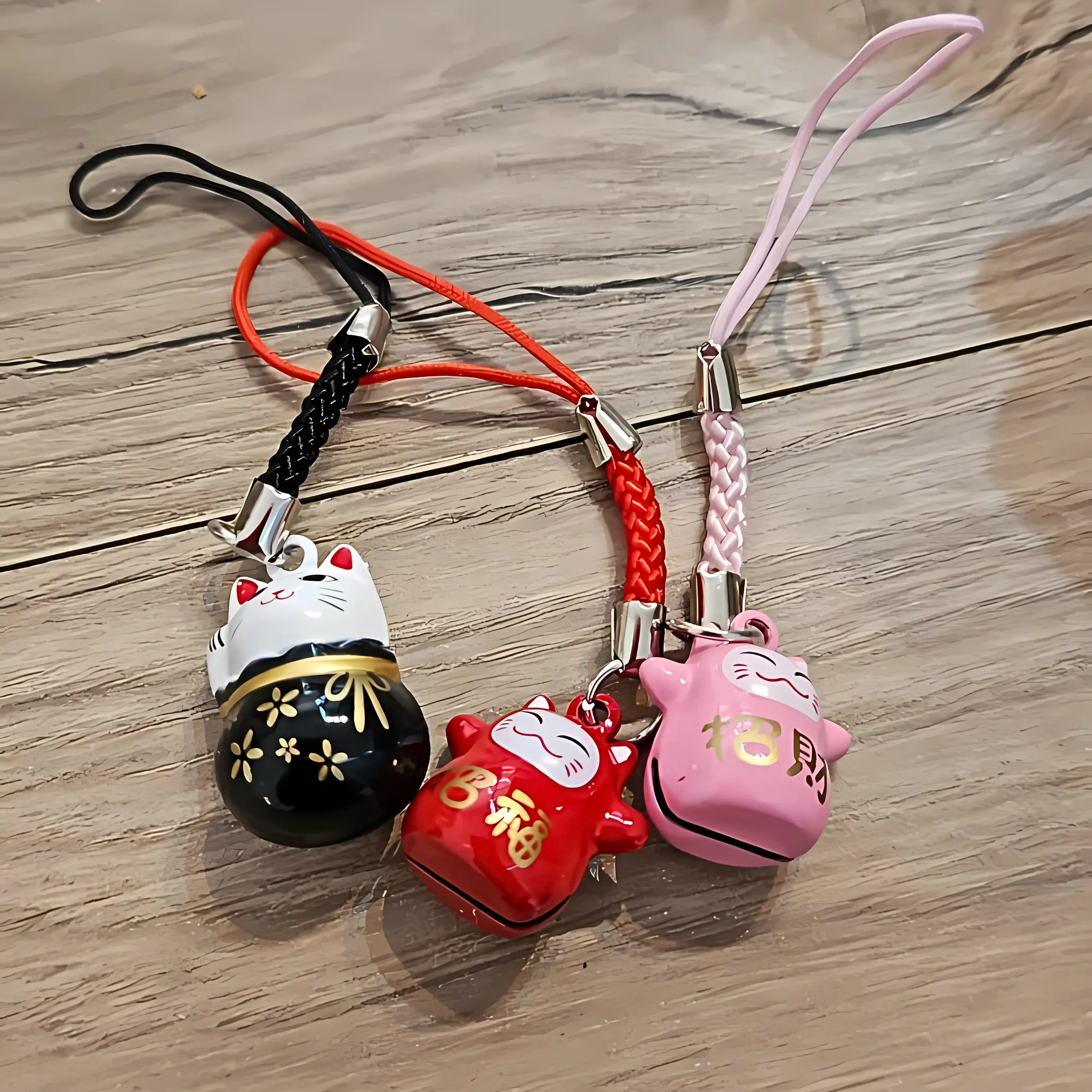 Colgante Neko Mini con Cascabel